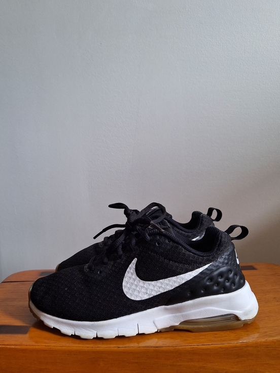 Nike Shoes - Nike Women's Air Max Motion Sz 6 Black White